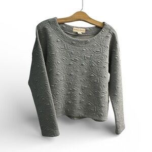Northeast X Southwest" brand Women’s size small / XS 
Gray Long Sleeve Top (F37)